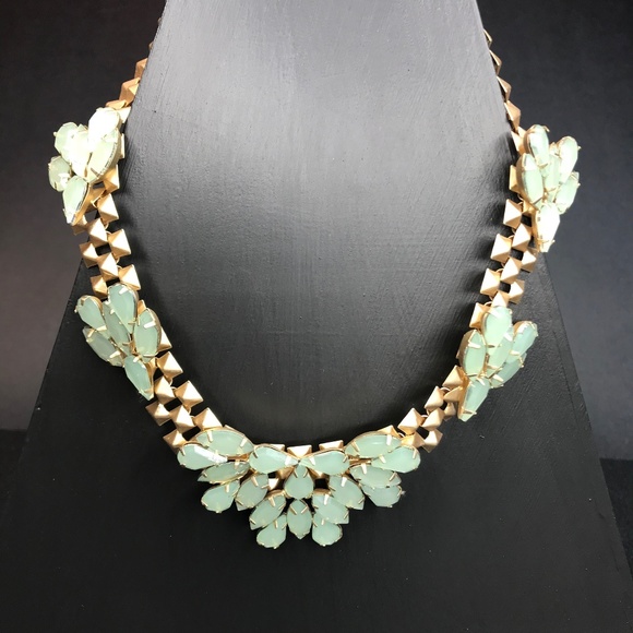 CLOSET REHAB Jewelry - 🆑 Mint and Matte Gold Chain Necklace